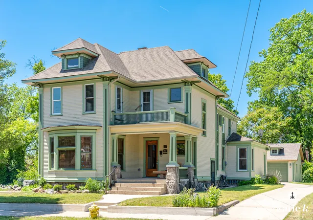 1st image of 427 James Ave Se, Grand Rapids, MI 49503 | MLS# 65026027438
