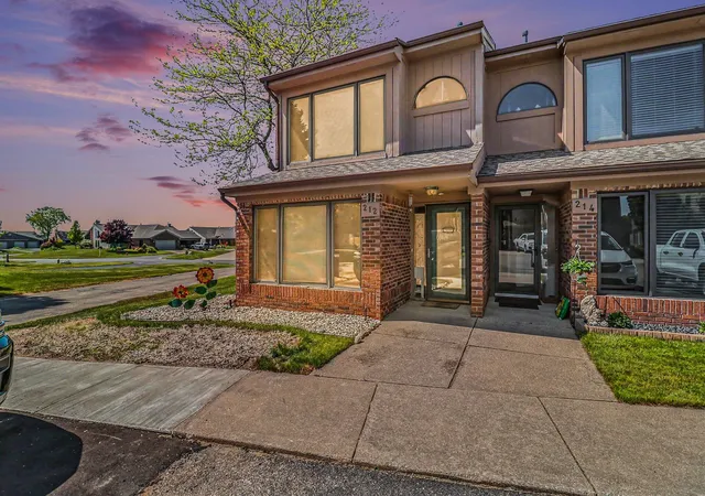 2nd image of 212 Harbor Dr, Ludington, MI 49431