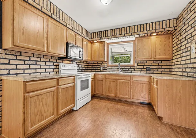Photo 4 of Single family home for sale at 312 Cedar St, Wayland, MI 49348 | MLS# 65026027442 | Listing updated on 2026-09-11
