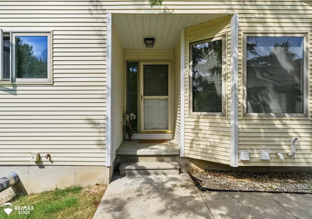 Photo 2 of Condo for sale at 9340 Rayna Dr, Davison, MI 48423 | MLS# 5050210346 | Listing updated on 2026-09-04