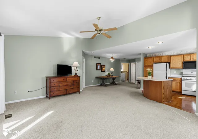Listing Photo 5 - Condo for sale in building located at 9340 Rayna Dr, Davison, MI 48423