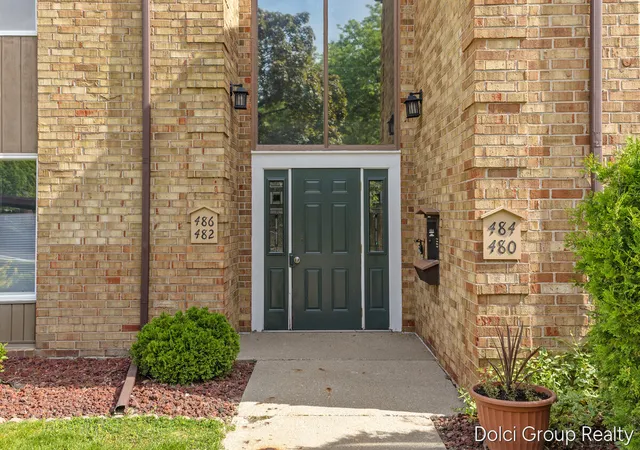 Listing Photo 5 - Condo for sale in building located at 484 Barkwood Ct NW, Grand Rapids, MI 49534