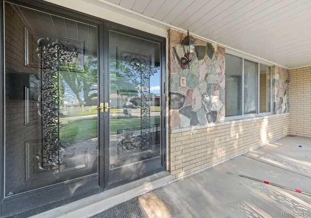 Photo 3 of Single family home for sale at 32104 Claeys Dr, Warren, MI 48093 | MLS# 20261041816 | Listing updated on 2026-06-10