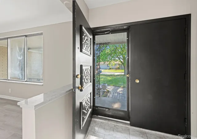 Photo 4 of Single family home for sale at 32104 Claeys Dr, Warren, MI 48093 | MLS# 20261041816 | Listing updated on 2026-06-10