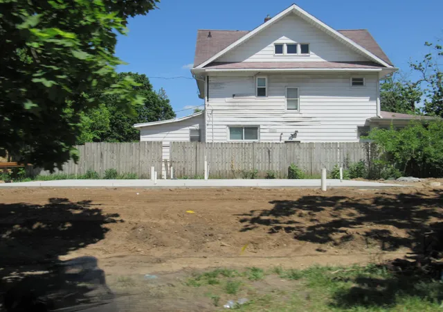 1st image of 126 Greenwood Ave, Battle Creek, MI 49037 | MLS# 64026027462
