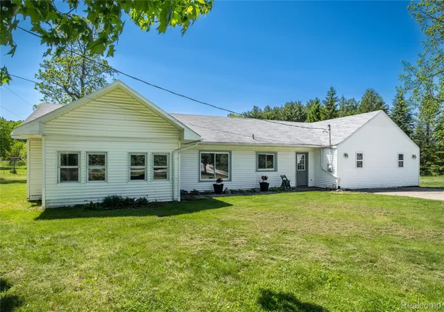 4th image of 12238 Jennings Rd, Linden, MI 48451 | MLS# 20261041829
