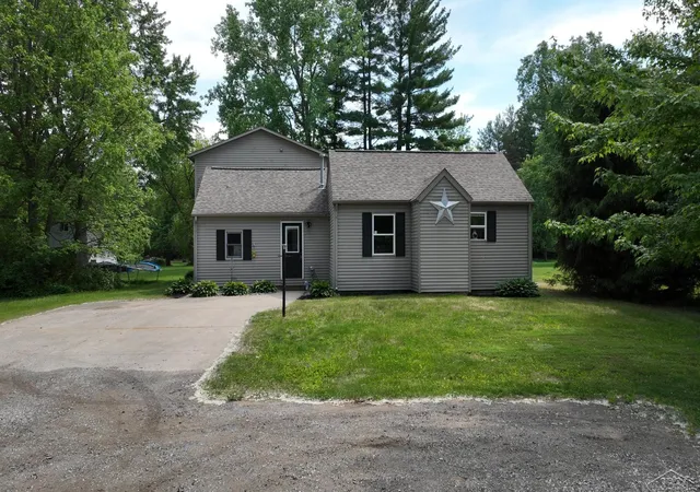 Single family home for sale at 22359 Gratiot Rd, Merrill, MI 48637 | MLS# 61050210364