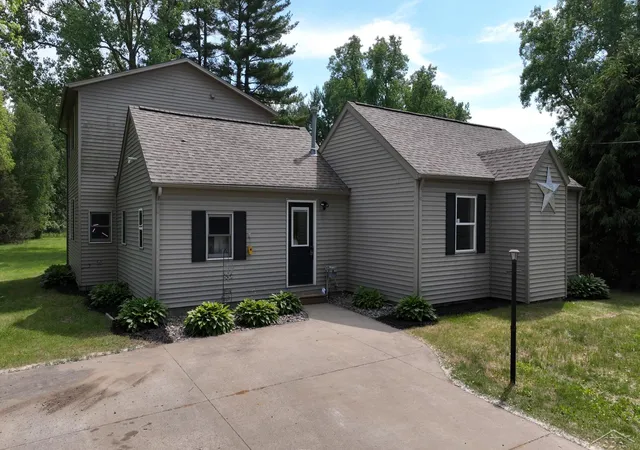 Photo 3 of Single family home for sale at 22359 Gratiot Rd, Merrill, MI 48637 | MLS# 61050210364 | Listing updated on 2026-09-24