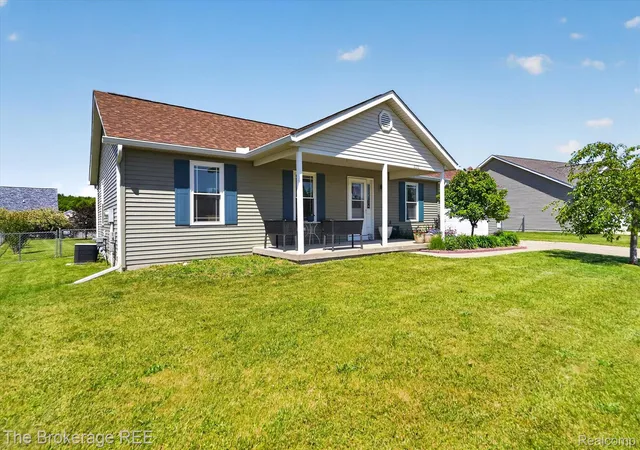 Photo 1 of Sale Pending at 2092 Brier Crst Dr, Davison, MI 48423 | MLS# 20261041858 | Listing updated on 2026-06-07