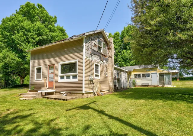 Homes for sale in Marathon Township Lapeer, MI | 5400 Sister Lake Rd, Marathon Township Lapeer, MI 48421 | MLS# 61050210370