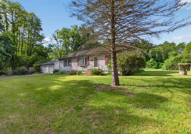 Photo 2 of Single family home for sale at 3635 Hart Rd, Jackson, MI 49201 | MLS# 55026027518 | Listing updated on 2026-06-09