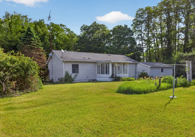 Photo 3 of Single family home for sale at 3635 Hart Rd, Jackson, MI 49201 | MLS# 55026027518 | Listing updated on 2026-06-09