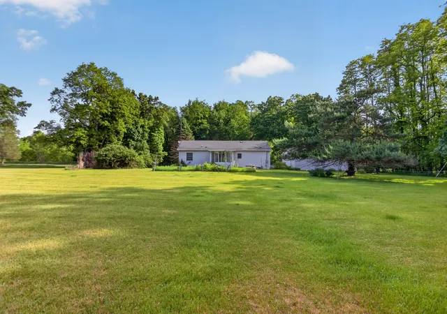 Photo 4 of Single family home for sale at 3635 Hart Rd, Jackson, MI 49201 | MLS# 55026027518 | Listing updated on 2026-06-09