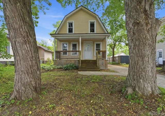 Photo 1 of Sale Pending at 147 Crocker Blvd, Mount Clemens, MI 48043 | MLS# 20261041889 | Listing updated on 2026-08-19