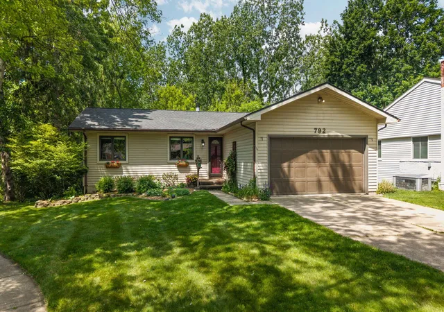 Photo 2 of Single family home for sale at 792 Knollwood Ct, Saline, MI 48176 | MLS# 81026027539 | Listing updated on 2026-06-11