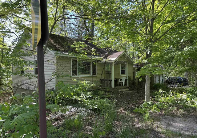 Photo 2 of Single family home for sale at 5962 S Lake Leelanau Dr, Traverse City, MI 49684 | MLS# 78080069314 | Listing updated on 2026-08-24