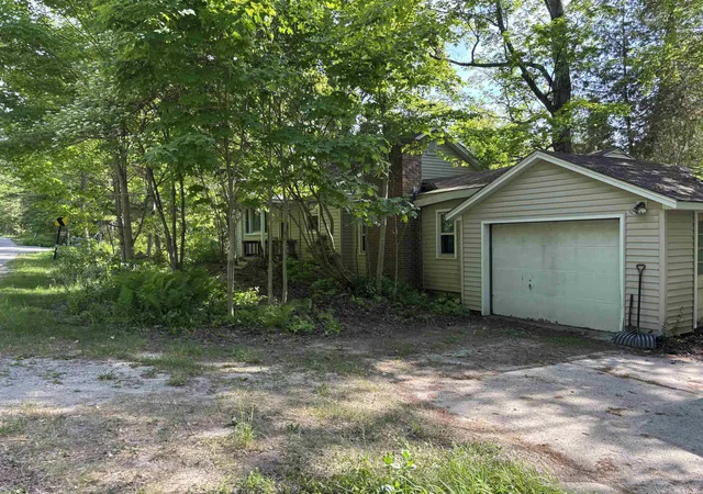 Photo 3 of Single family home for sale at 5962 S Lake Leelanau Dr, Traverse City, MI 49684 | MLS# 78080069314 | Listing updated on 2026-08-24