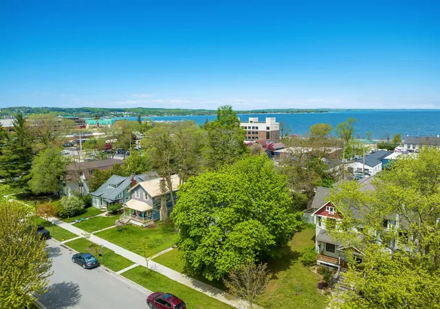 3rd image of 441 E State St, Traverse City, MI 49686 | MLS# 78080069316