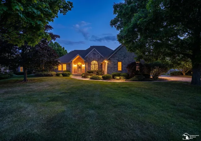 Homes for sale in Monroe Charter Township Monroe, MI | 5572 Raven Parkway Dr, Monroe Charter Township Monroe, MI 48161 | MLS# 57050210407