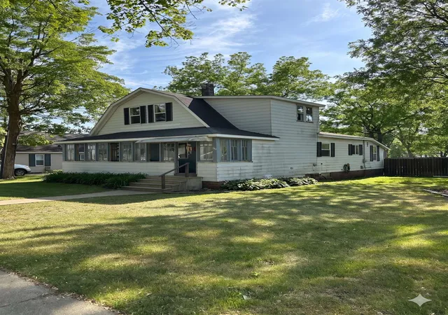 1st image of 110 S Church St, Standish, MI 48658 | MLS# 77080069325