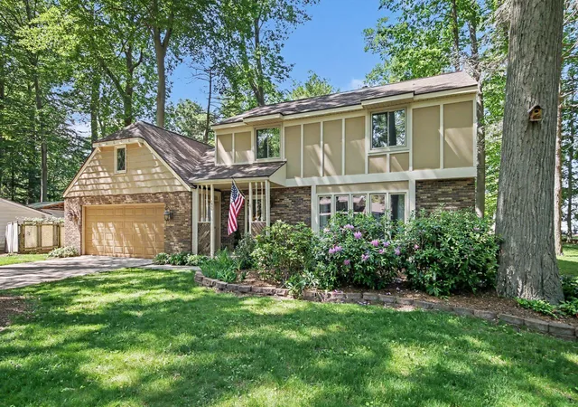 Photo 2 of Single family home for sale at 1365 Seminole Dr, Holland, MI 49424 | MLS# 65026027570 | Listing updated on 2026-07-29