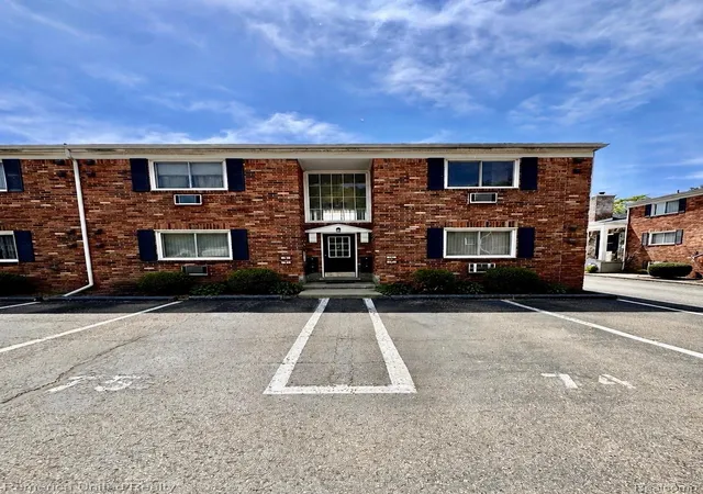 Photo 2 of Condo for sale at 31831 Grand River Ave, Farmington, MI 48336 | MLS# 20261041957 | Listing updated on 2026-06-15