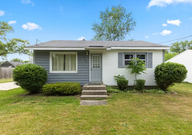 1st image of 305 Majestic St Se, Grand Rapids, MI 49548 | MLS# 65026027586