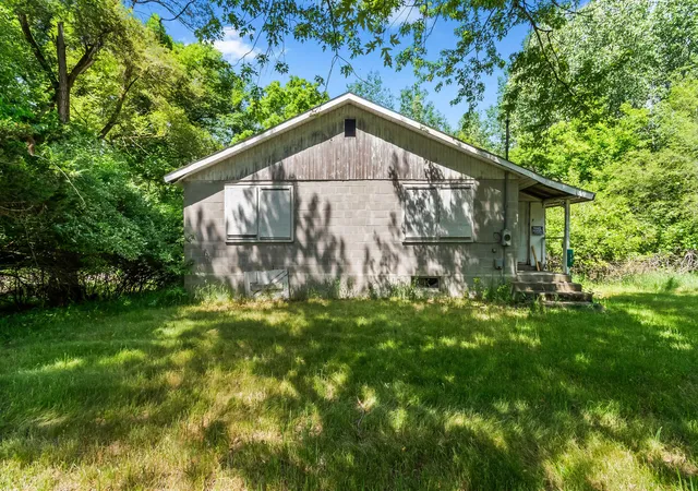 Photo 1 of Single family home for sale at 10 S Wolcott St, Hillsdale, MI 49242 | MLS# 53026027588 | Listing updated on 2026-06-11
