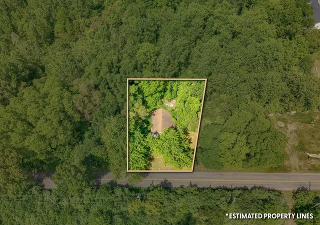 Photo 2 of Single family home for sale at 10 S Wolcott St, Hillsdale, MI 49242 | MLS# 53026027588 | Listing updated on 2026-06-11