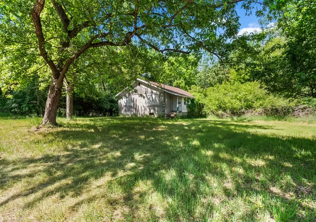 Photo 3 of Single family home for sale at 10 S Wolcott St, Hillsdale, MI 49242 | MLS# 53026027588 | Listing updated on 2026-06-11