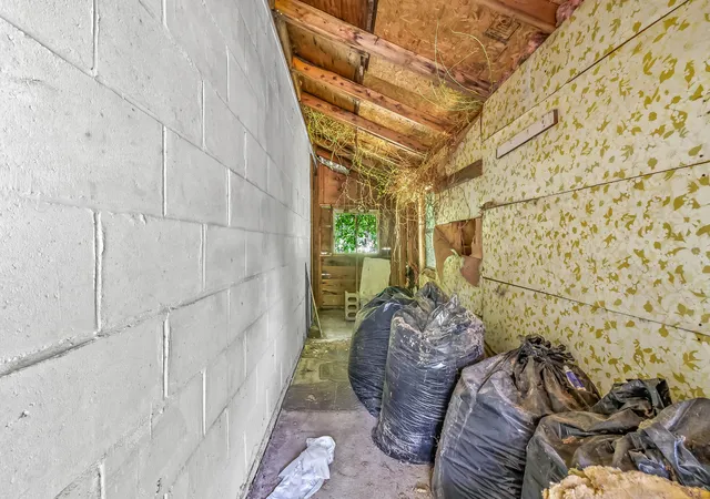 Photo 3 of Single family home for sale at 10 S Wolcott St, Hillsdale, MI 49242 | MLS# 53026027588 | Listing updated on 2026-06-11