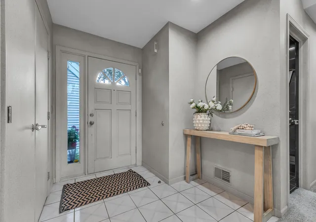 Photo 3 of Condo for sale at 558 Heritage Dr, Ann Arbor, MI 48105 | MLS# 81026027589 | Listing updated on 2026-09-16