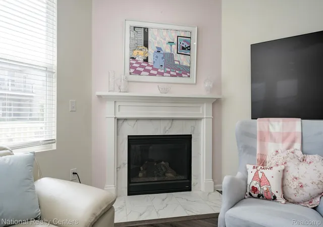 Listing Photo 4 - Condo for sale in building located at 1233 Lark St, Lake Orion, MI 48360