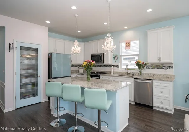 Listing Photo 5 - Condo for sale in building located at 1233 Lark St, Lake Orion, MI 48360