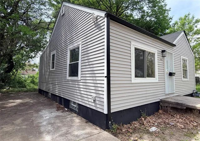 Photo 2 of Single family home for sale at 19161 Rosemont Ave, Detroit, MI 48219 | MLS# 20261041987 | Listing updated on 2026-06-13