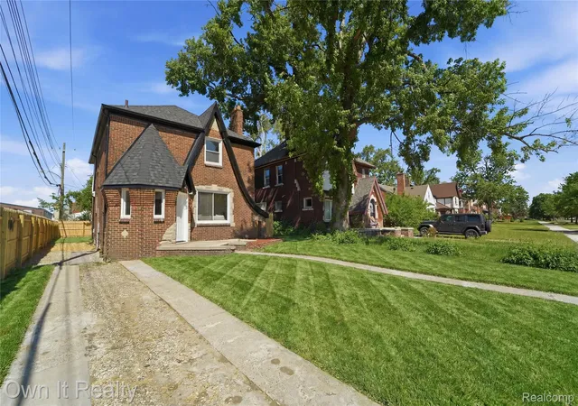 Photo 2 of Single family home for sale at 17127 Santa Barbara Dr, Detroit, MI 48221 | MLS# 20261041989 | Listing updated on 2026-08-24