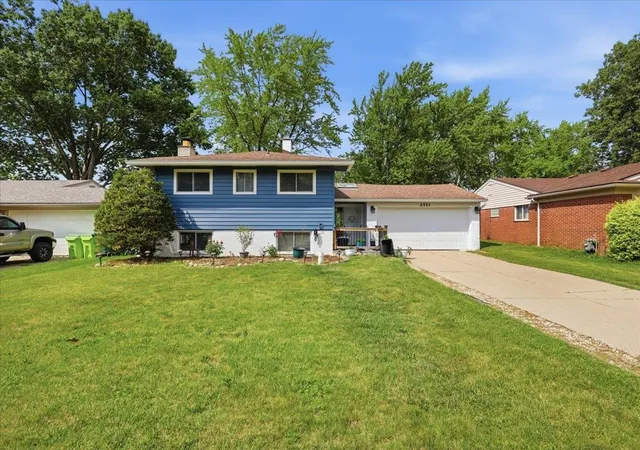 2nd image of 2561 Hampton, Oakland Charter Township Oakland, MI 48326 | MLS# 78080069341