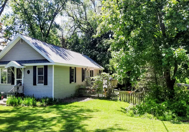 4th image of 8052 Schroeder St, Onekama, MI 49675 | MLS# 67026027604