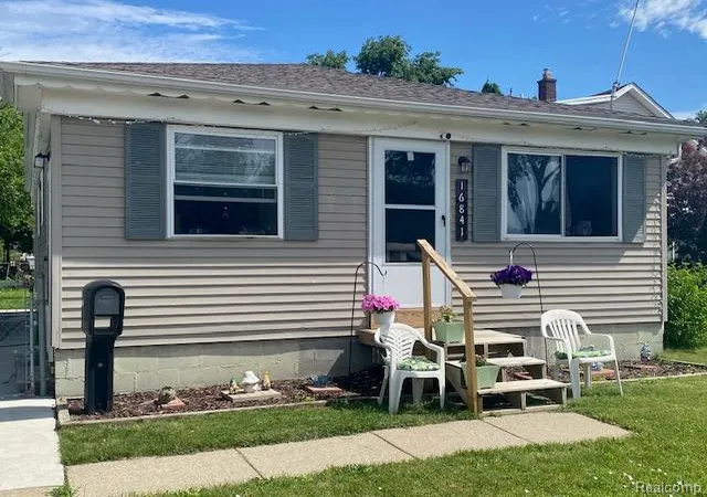 Photo 1 of Single family home for sale at 16841 Stephens Dr, Eastpointe, MI 48021 | MLS# 20261042009 | Listing updated on 2026-06-17