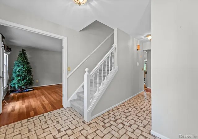 4th image of 871 Spartan Dr, Rochester Hills, MI 48309 | MLS# 20261042010