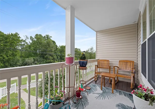 4th image of 731 E Bluff Ct, Rochester Hills, MI 48307 | MLS# 20261042013