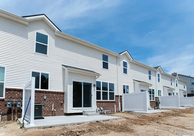 Photo 2 of Condo for sale at 12 Grandview Cir #58, White Lake, MI 48386 | MLS# 20261042035 | Listing updated on 2026-09-16