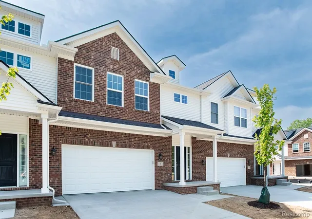 Photo 3 of Condo for sale at 12 Grandview Cir #58, White Lake, MI 48386 | MLS# 20261042035 | Listing updated on 2026-09-16