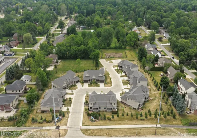2nd image of 981 Cottage, Troy, MI 48085