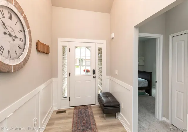 5th image of 981 Cottage, Troy, MI 48085