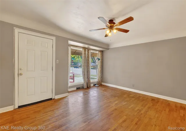 Photo 4 of Single family home for sale at 3842 Beechwood Ave, Flint, MI 48506 | MLS# 20261042062 | Listing updated on 2026-09-14
