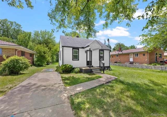 Photo 3 of Single family home for sale at 28075 Annapolis Rd, Westland, MI 48186 | MLS# 20261042071 | Listing updated on 2026-06-08