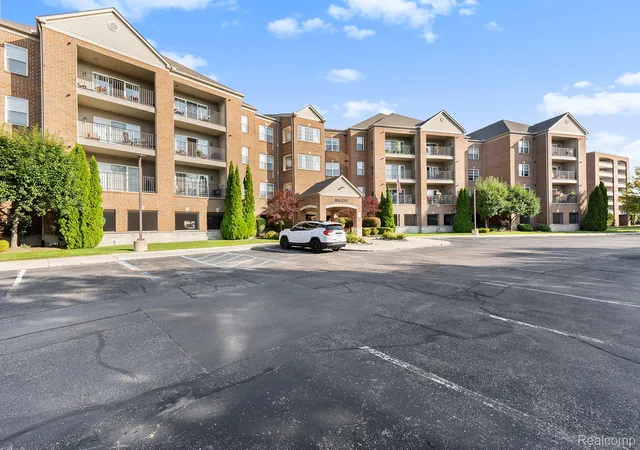 Photo 2 of Condo for sale at 2104 Country Clb Dr, Saint Clair Shores, MI 48082 | MLS# 20261042072 | Listing updated on 2026-08-28