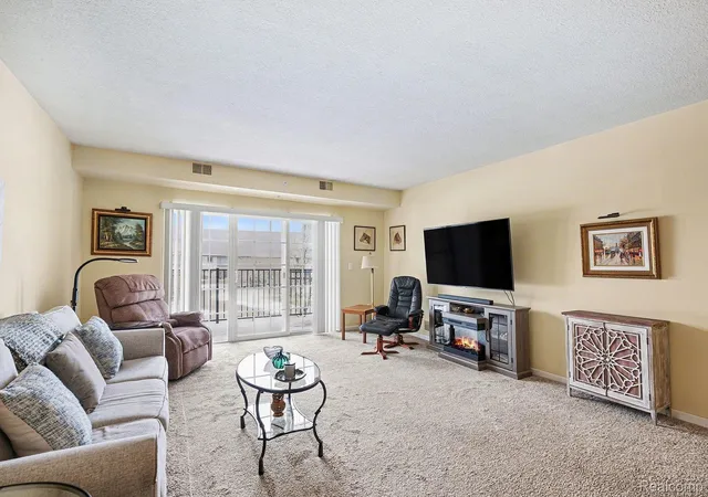 Photo 3 of Condo for sale at 2104 Country Clb Dr, Saint Clair Shores, MI 48082 | MLS# 20261042072 | Listing updated on 2026-08-28