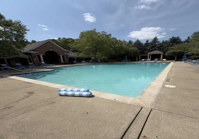 2nd image of 11107 Farmingdale Ln, Walled Lake, MI 48390